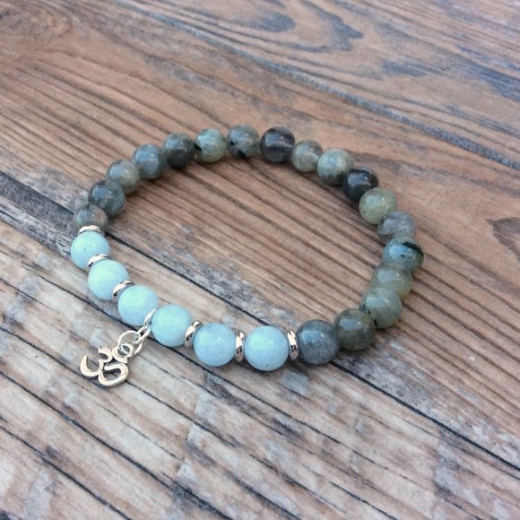 Om bracelet with Aquamarine & Labradorite. Meditation bracelet, healing bracelet - Picture 4 of 9